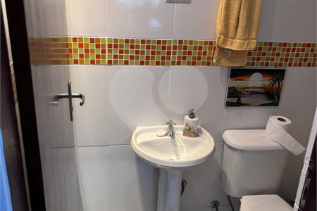 Sobrado à venda com 5 quartos, sendo 2 suítes,  em Jardim da Granja, São José dos Campos, SP