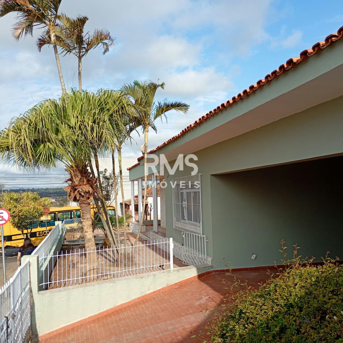 Casa à venda ou para alugar com 3 quartos, sendo 1 suíte,  no Centro, Angatuba, SP