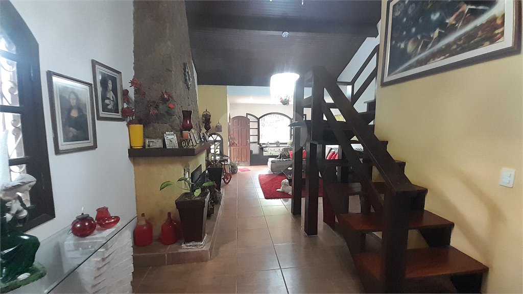 Sobrado à venda com 6 quartos, sendo 4 suítes, em Retiro das Fontes, Atibaia, SP