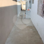 Casa térrea com 3 suítes.