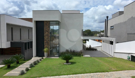 Casa à venda ou para alugar com 4 suítes no condomínio Figueira Garden, Atibaia - SP