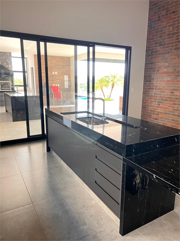 Casa à venda com 3 suítes no condomínio Portal dos Bandeirantes, Salto - SP