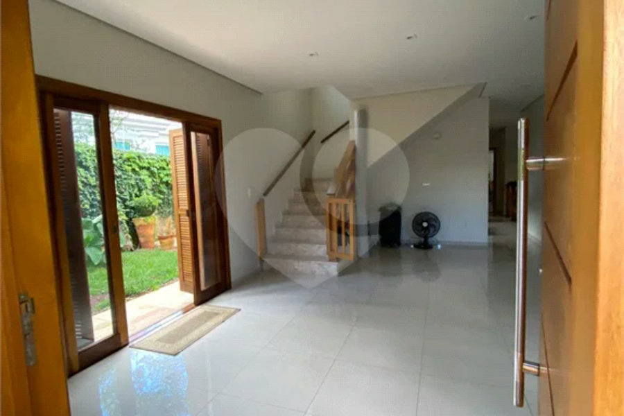 Sobrado à venda com 4 quartos, sendo 1 suíte, em Tremembé, São Paulo, SP