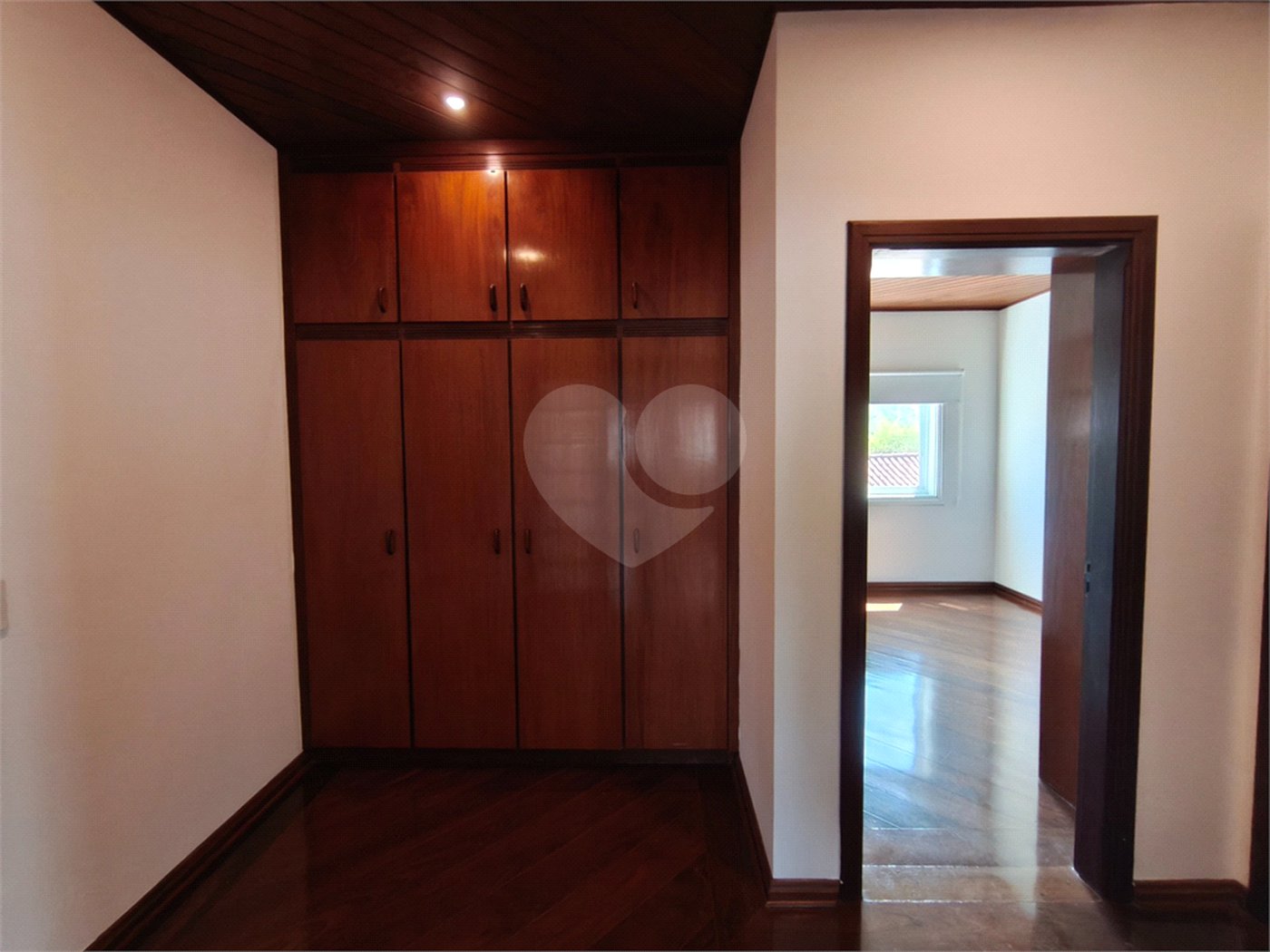 Casa à venda ou para alugar com 3 suítes no condomínio Estância Marambaia, Vinhedo - SP