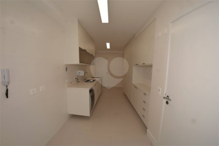Apartamento à venda com 3 suítes em Vila Romana, São Paulo, SP