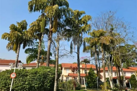 Casa à venda com 3 quartos, sendo 2 suítes, no condomínio Vila Borghese, São Paulo - SP