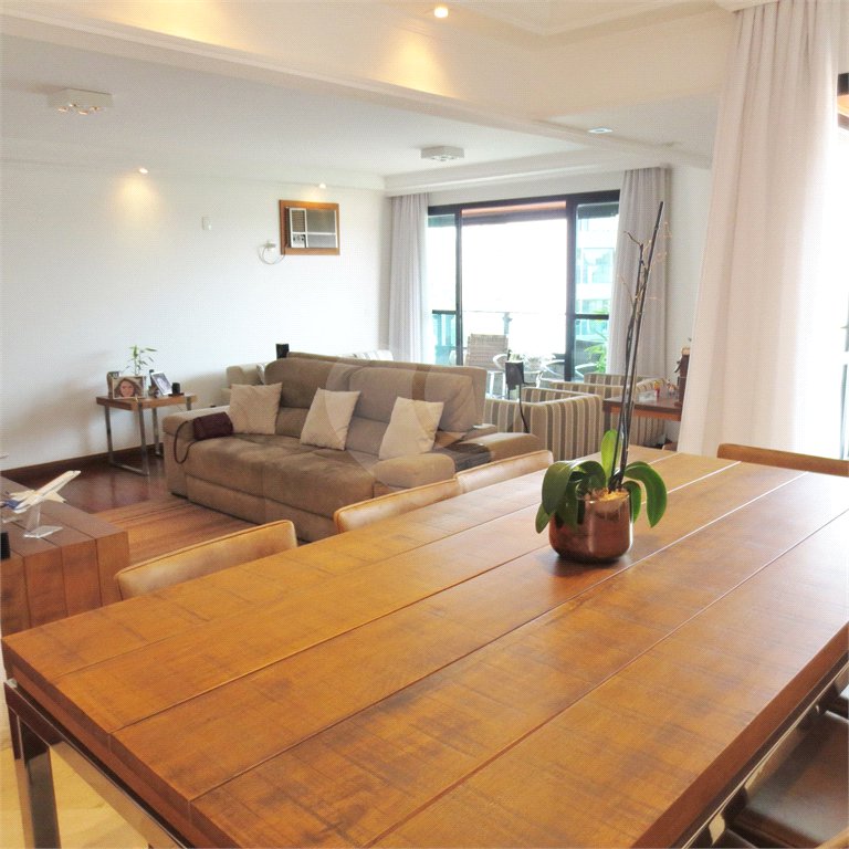 Apartamento à venda com 4 quartos, sendo 3 suítes,  em Saúde, São Paulo, SP