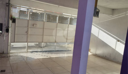 Sobrado à venda com 3 quartos, sendo 1 suíte,  em Jardim Varan, Suzano, SP