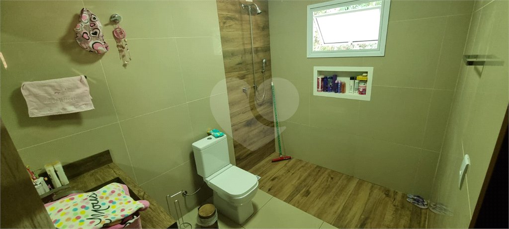 Casa à venda com 4 quartos, sendo 2 suítes,  no condomínio Sausalito, Mairiporã - SP
