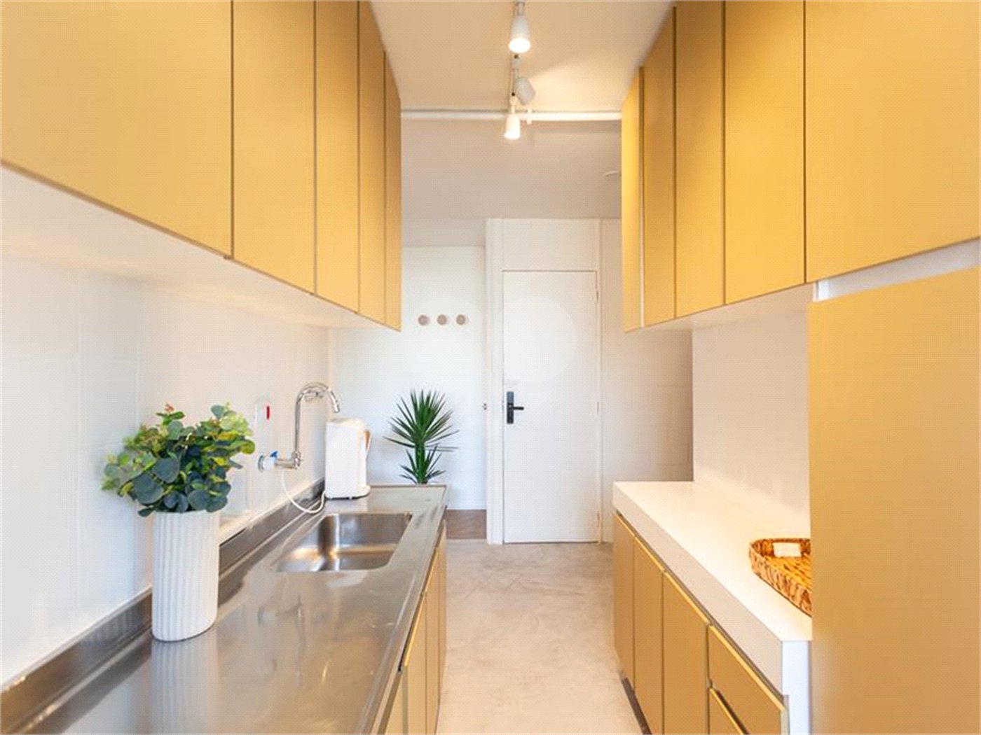 Apartamento à venda com 4 quartos, sendo 1 suíte, em Vila Olímpia, São Paulo, SP