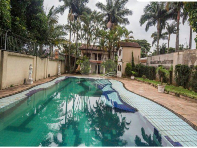 Casa à venda com 4 quartos, sendo 2 suítes,  em Brooklin Velho, São Paulo, SP