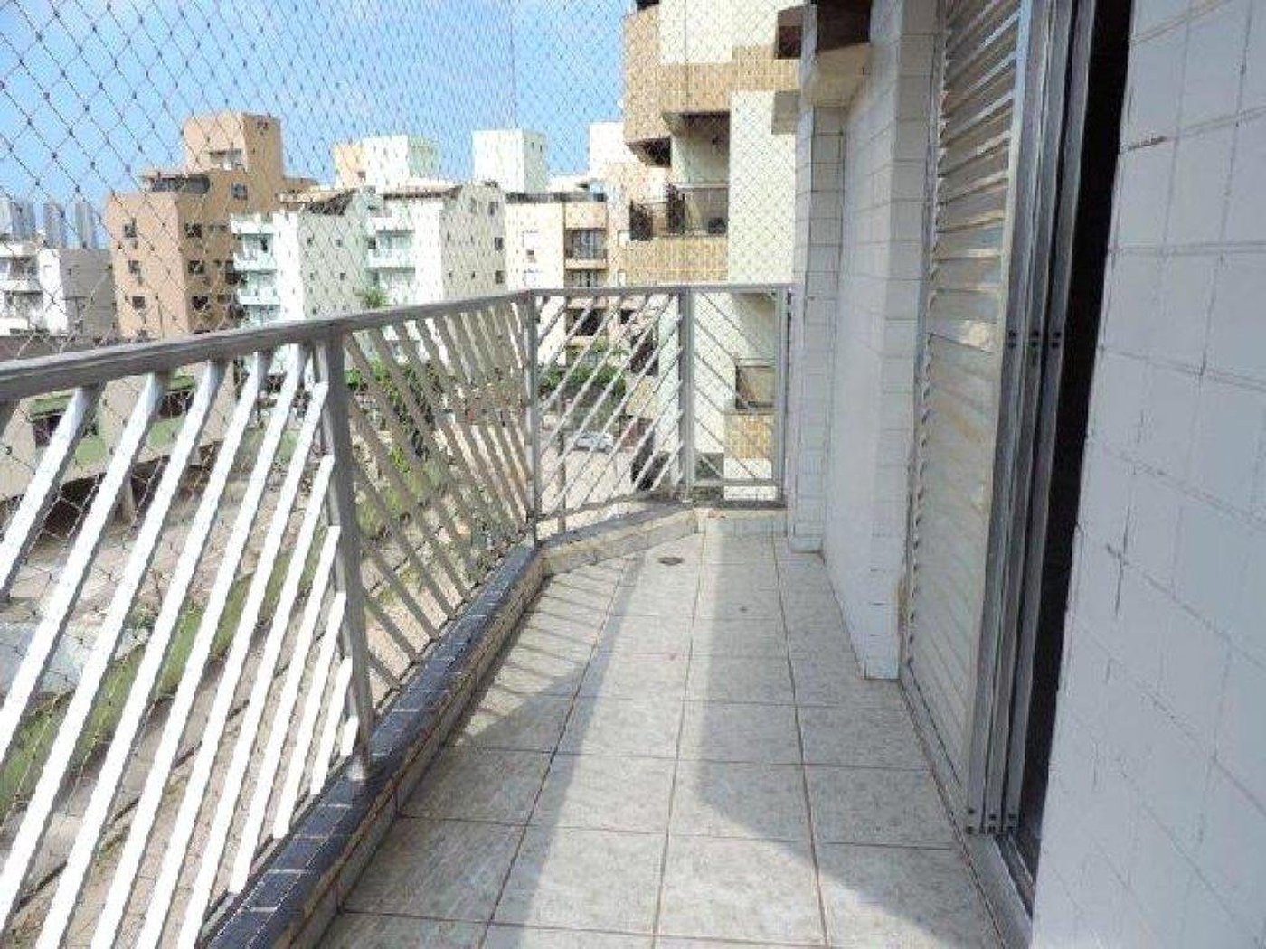 Apartamento à venda com 2 quartos, sendo 1 suíte,  em Loteamento João Batista Julião, Guarujá, SP