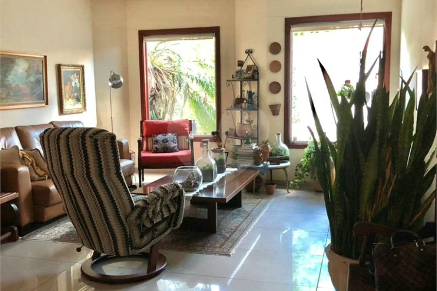 Excelente Sobrado na Vila Matilde. Venha fazer uma visita.