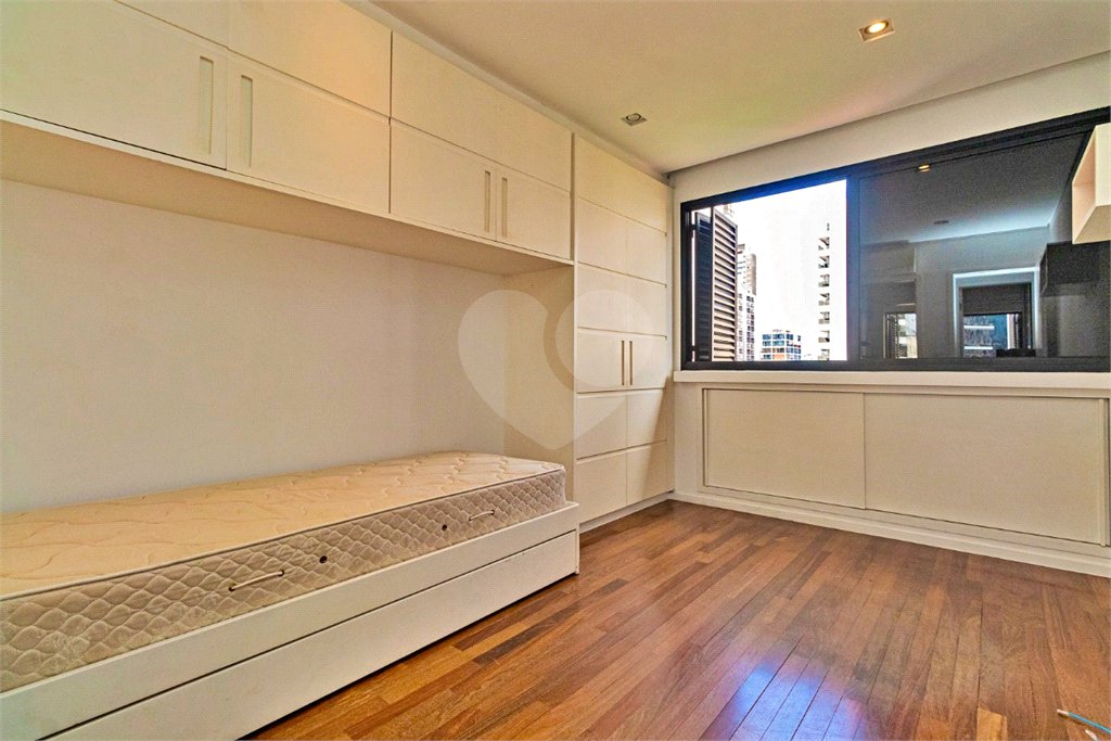Apartamento à venda com 3 quartos, sendo 1 suíte, em Vila Olímpia, São Paulo, SP