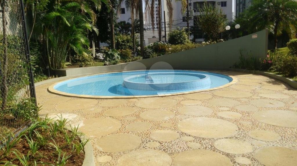 Apartamento à venda com 3 quartos, sendo 1 suíte,  em Campo Belo, São Paulo, SP