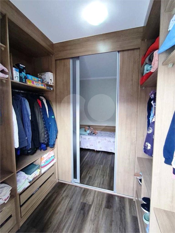 Sobrado à venda com 3 quartos, sendo 1 suíte,  em Residencial Colinas, Mogi das Cruzes, SP