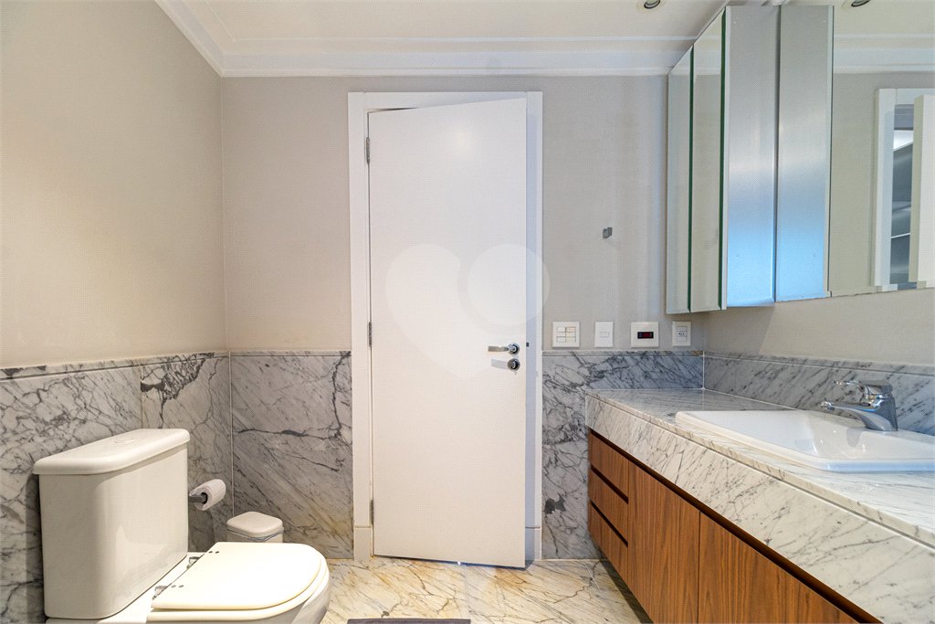 Apartamento à venda com 5 suítes em Moema, São Paulo, SP