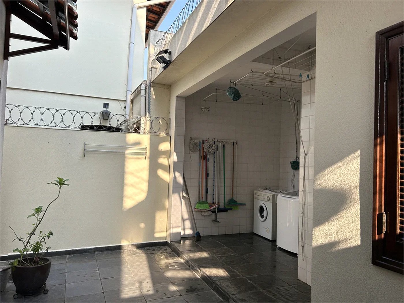 Sobrado à venda com 3 quartos, sendo 1 suíte, em Jardim das Vertentes, São Paulo, SP