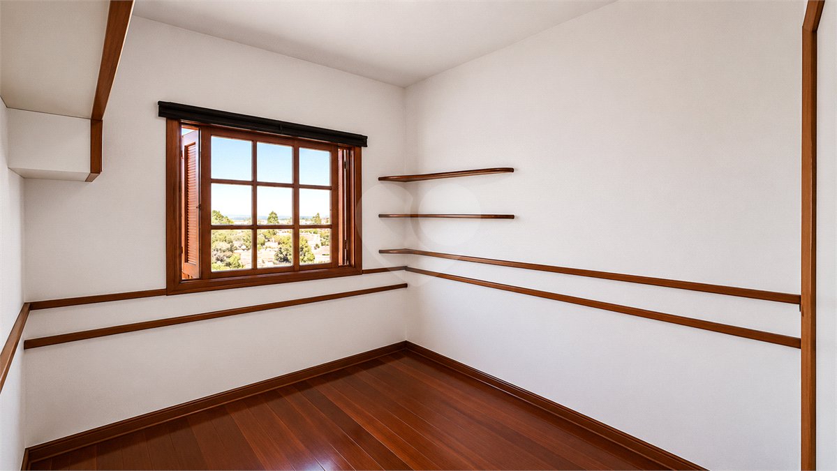 Sobrado à venda com 4 quartos, sendo 2 suítes, em Vila Pires, Santo André, SP