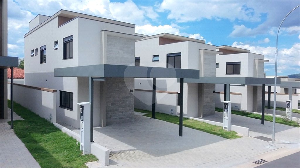 Casa à venda com 3 suítes em Vila Santista, Atibaia, SP