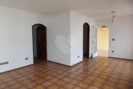 Casa à venda com 3 quartos, sendo 2 suítes, em Vila Helena, Atibaia, SP
