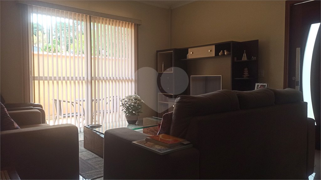 Casa à venda com 3 quartos, sendo 1 suíte, no condomínio Serra da Estrela, Atibaia - SP