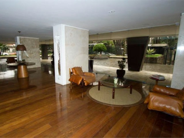 Apartamento à venda com 3 quartos, sendo 1 suíte,  em Alto da Boa Vista, São Paulo, SP