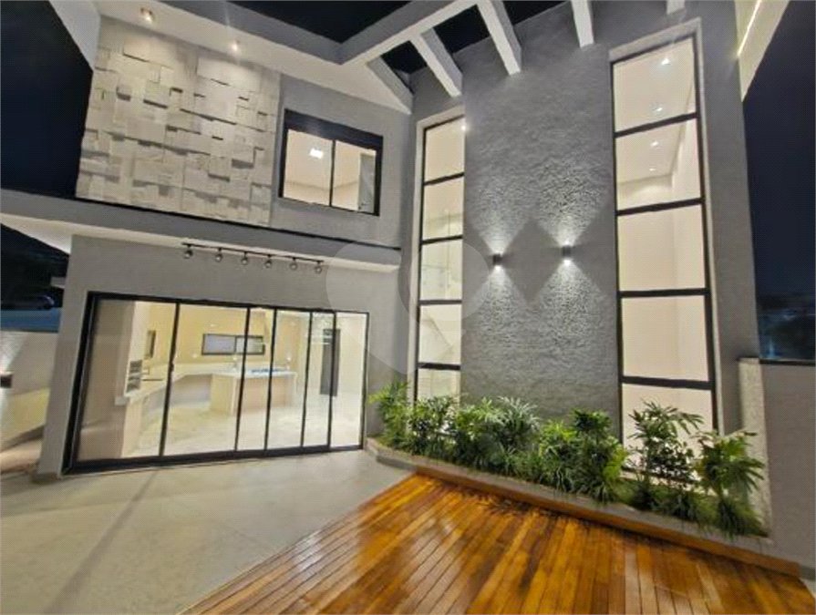 Casa à venda com 4 suítes no condomínio Villas do Jaguari, Santana de Parnaíba - SP