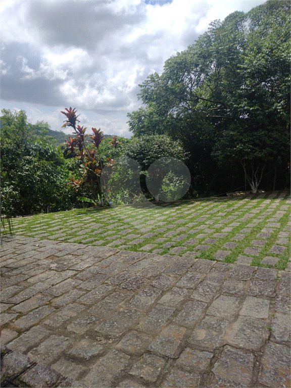 Casa à venda com 4 quartos, sendo 2 suítes,  no condomínio Cinco Lagos, Mairiporã - SP