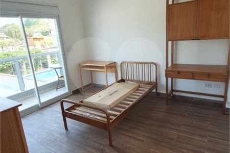 Casa à venda com 3 quartos, sendo 1 suíte, no condomínio Figueira Garden, Atibaia - SP