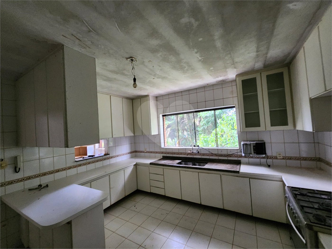 Casa à venda com 4 suítes no condomínio Alpes da Cantareira, Mairiporã - SP