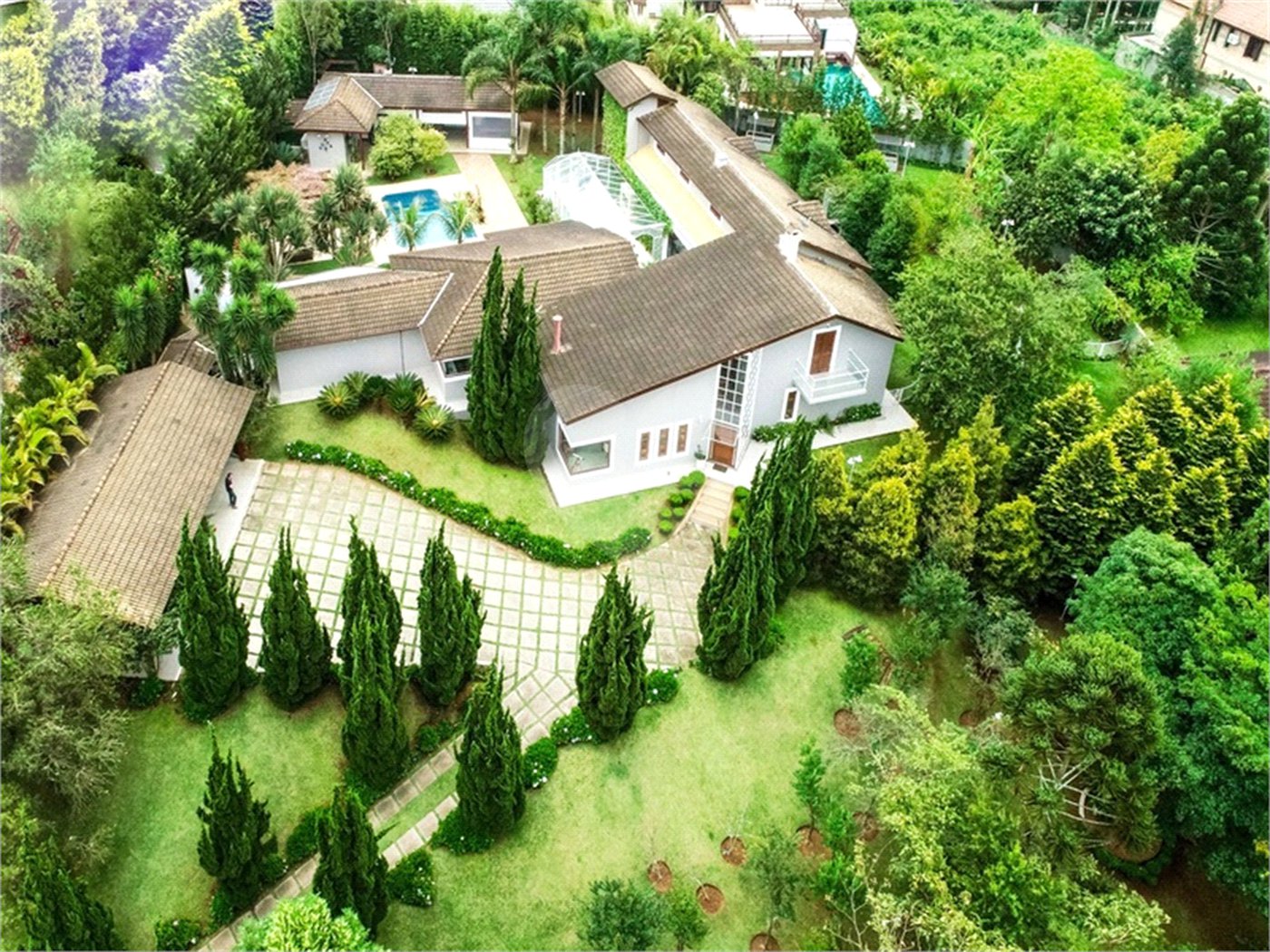 Casa à venda com 5 suítes no condomínio Suíça da Cantareira, Mairiporã - SP