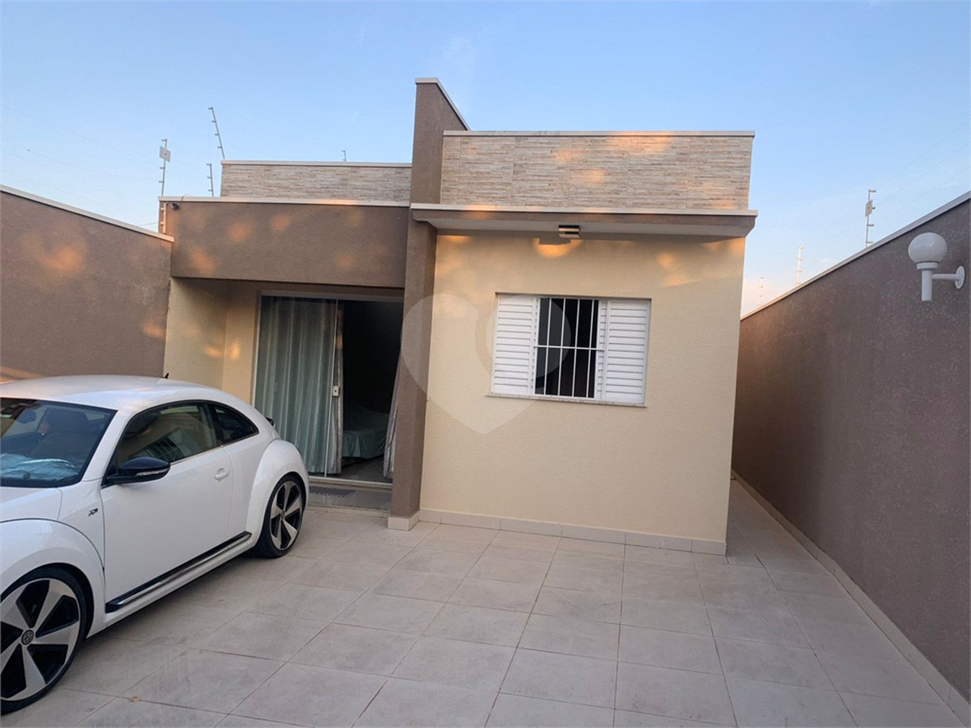 Linda casa Mobiliada e com piscina - Nova Cerejeiras - Atibaia