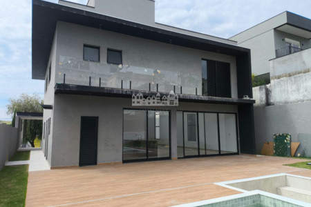 Casa à venda com 4 suítes no condomínio Figueira Garden, Atibaia - SP