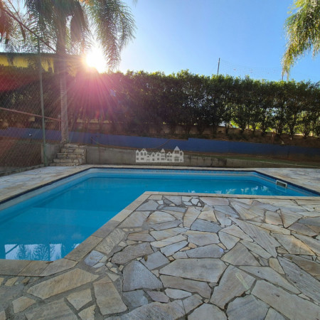 Casa Pé na Água em Atibaia com Acesso à Represa e Mais de 3.000 m² de Natureza