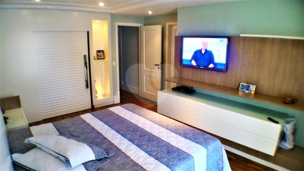 Casa à venda com 5 suítes no condomínio Travessa Tenente Ariston de Oliveira,4, São Paulo - SP