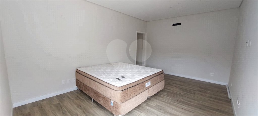 Casa à venda com 3 suítes no condomínio Figueira Garden, Atibaia - SP