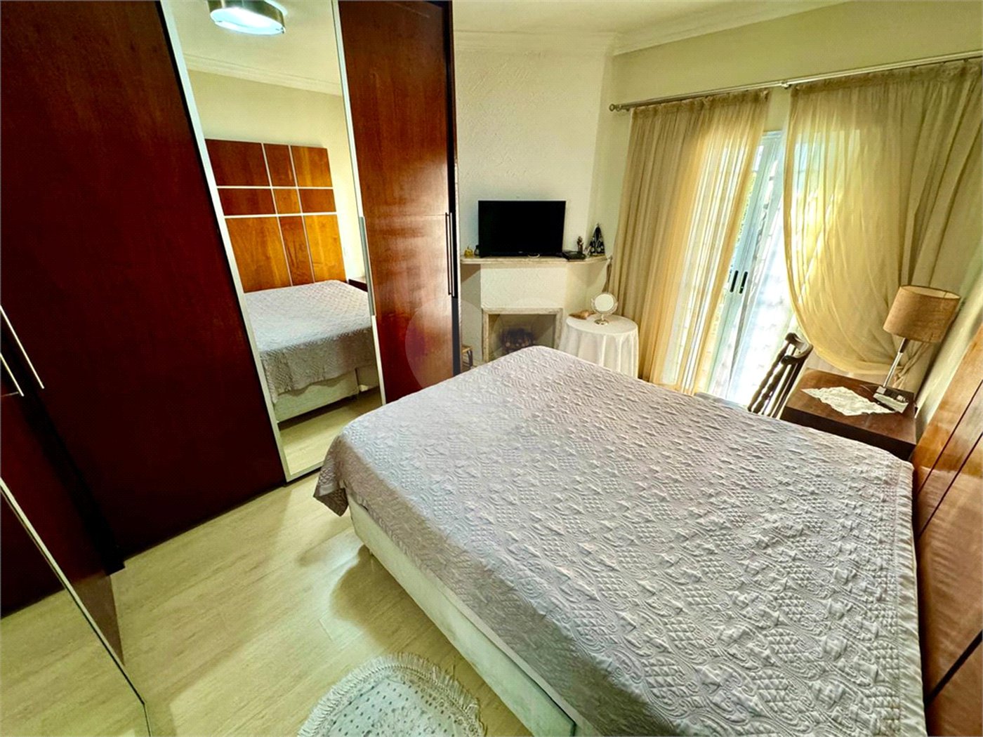 Sobrado à venda com 5 quartos, sendo 4 suítes, em Santana, São Paulo, SP