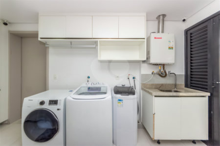 Casa à venda com 3 suítes no condomínio Reserva 8, São Paulo - SP