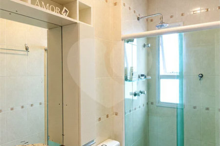 Apartamento de 84m² na Vila Lusitânia, em São Bernardo do Campo, com 3 dormitórios, suíte com varanda, 2 vagas cobertas, depósito privativo e lazer completo.