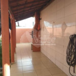 Casa Térrea com 3 dormitórios, sendo 1 suíte.