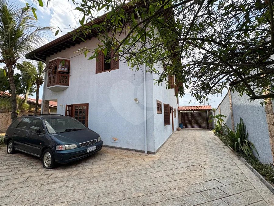 Casa a Venda no Condomínio Vista Alegre - Sede em Vinhedo/SP