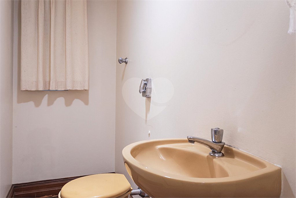 Casa à venda com 4 quartos, sendo 2 suítes, em Alto de Pinheiros, São Paulo, SP