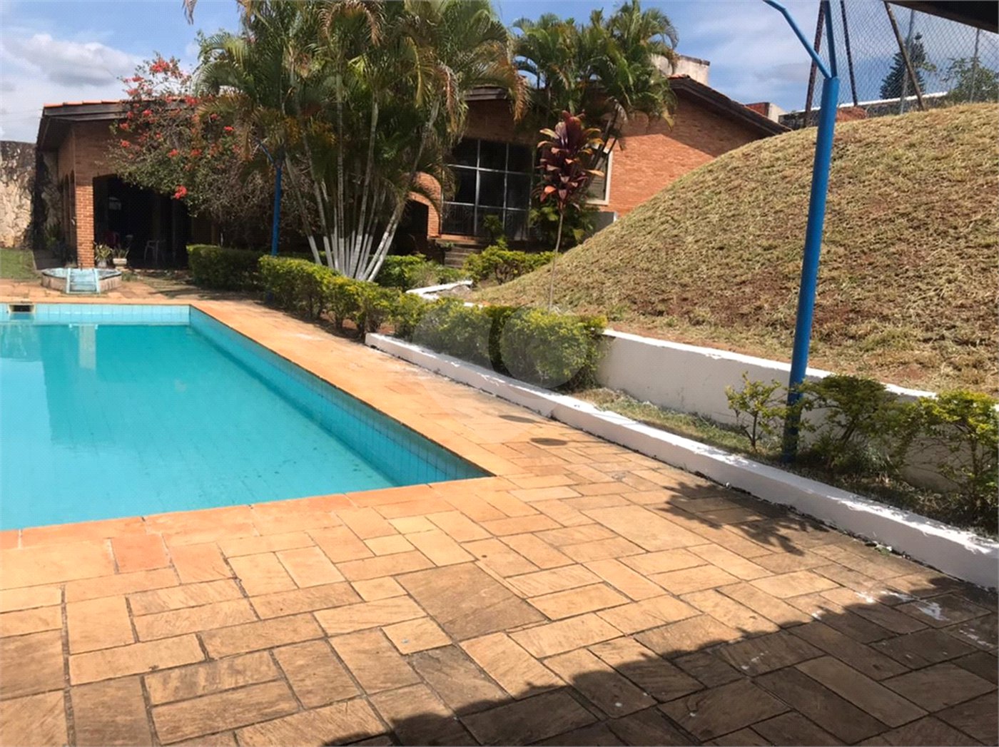 Casa à venda ou para alugar com 4 quartos, sendo 1 suíte, em Chácaras Leão, Votorantim, SP