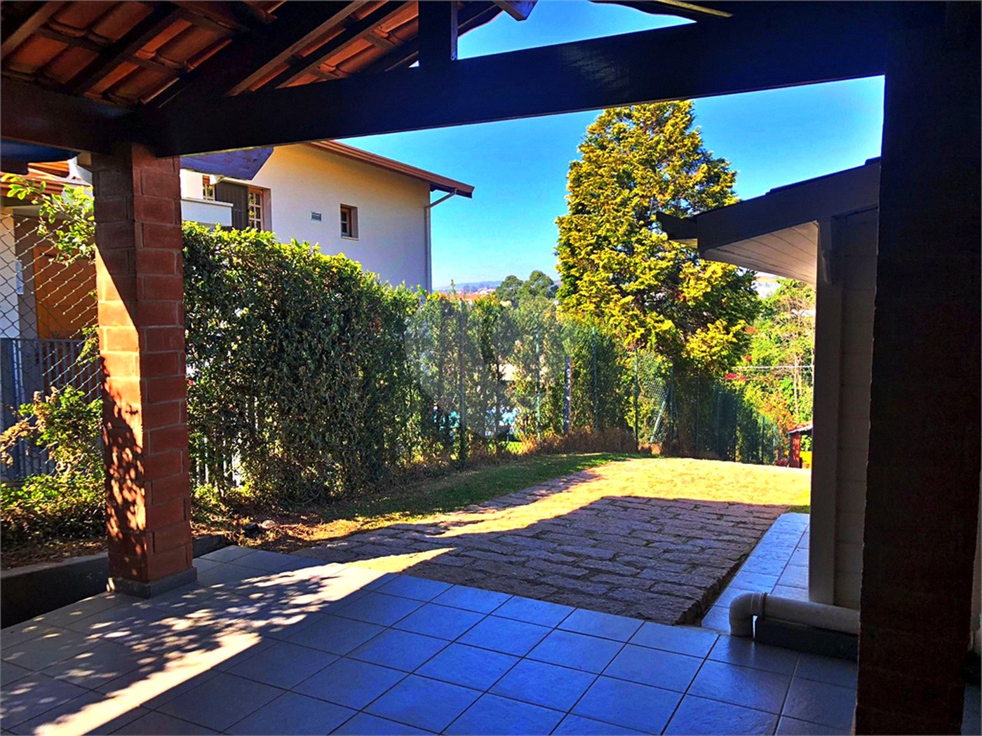 Casa à venda com 4 quartos, sendo 2 suítes, no condomínio Estância Marambaia, Vinhedo - SP