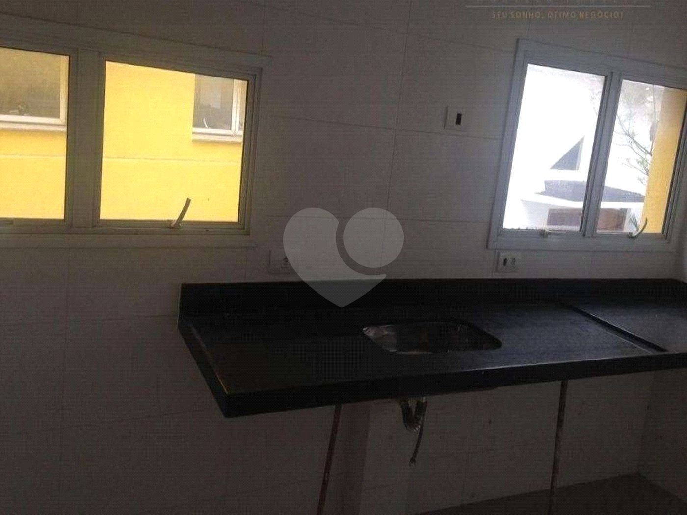 Casa à venda com 3 quartos, sendo 2 suítes, no condomínio Residencial Vegas, São Paulo - SP