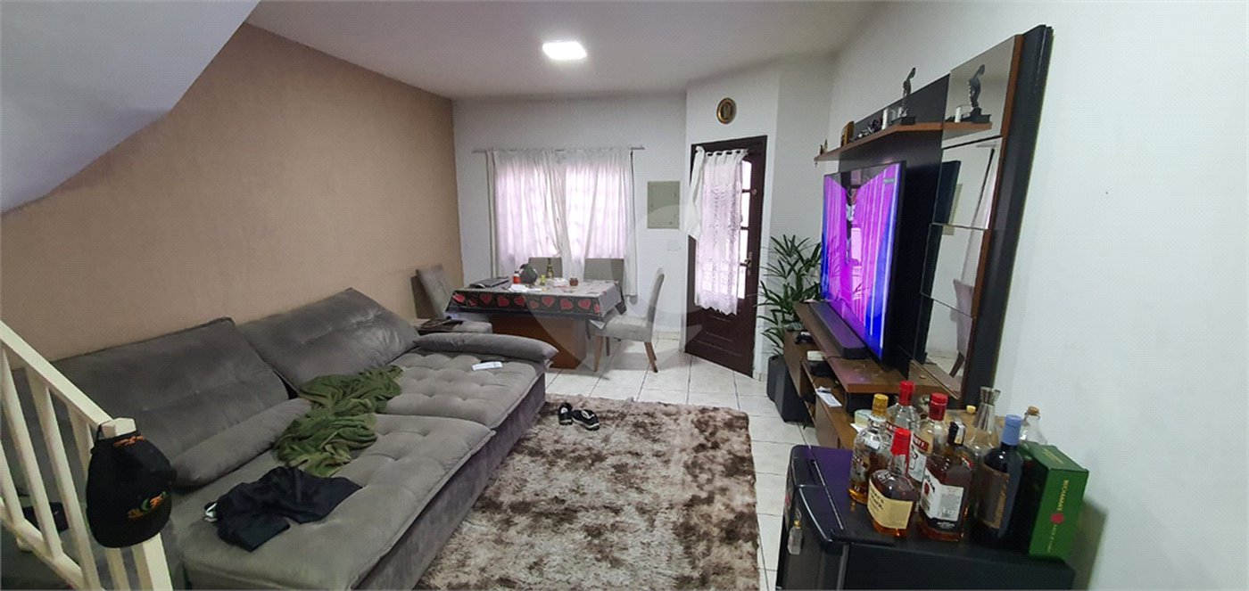 Casa à venda com 3 quartos, sendo 1 suíte, no condomínio Primavera, São Paulo - SP