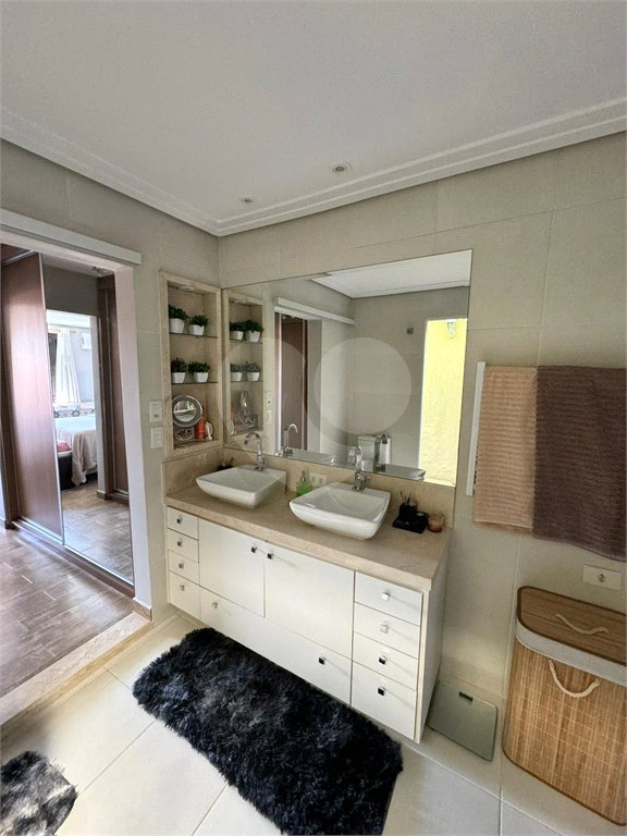 Casa à venda com 3 quartos, sendo 1 suíte, no condomínio Residencial Jardim das Flores 1510, Cotia - SP