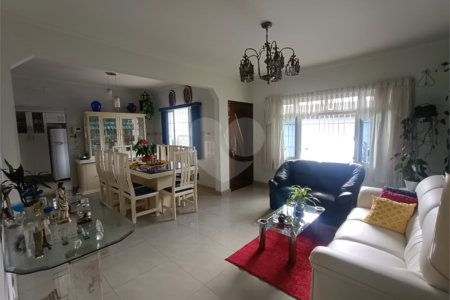 Casa à venda com 4 quartos, sendo 1 suíte,  em Jardim Armênia, Mogi das Cruzes, SP