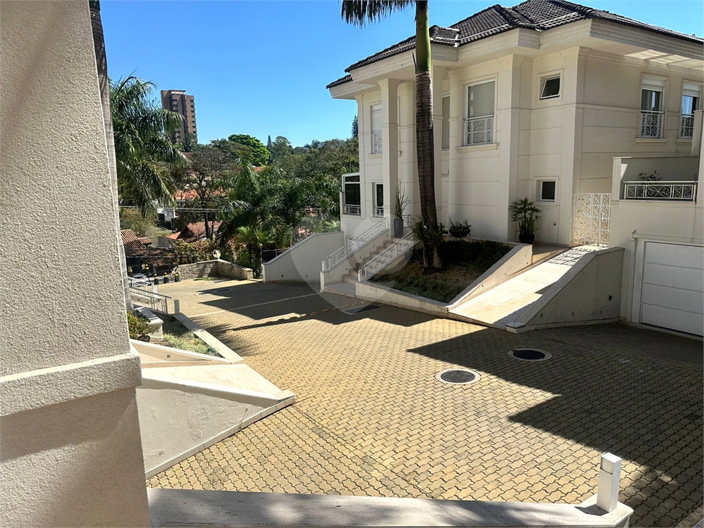 Casa à venda com 4 suítes no condomínio Villaggio Houda, São Paulo - SP